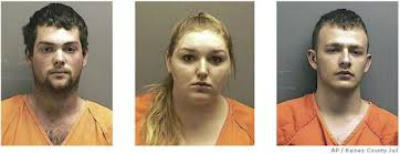 Bị ngăn cấm chuyện tình cảm, nữ sinh sát hại cả nhà